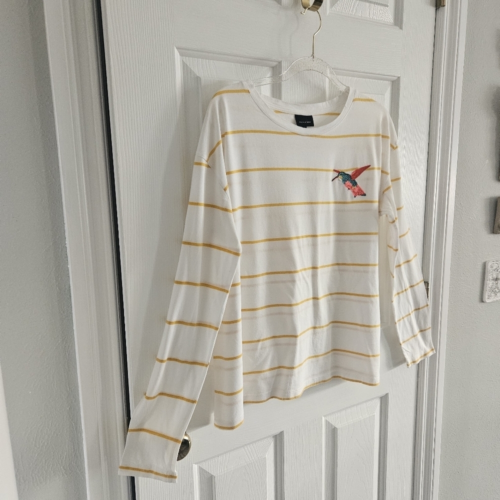 NWOT Who What Wear Striped Tee With Embroidered Hummingbird Patch - Picture 6 of 8